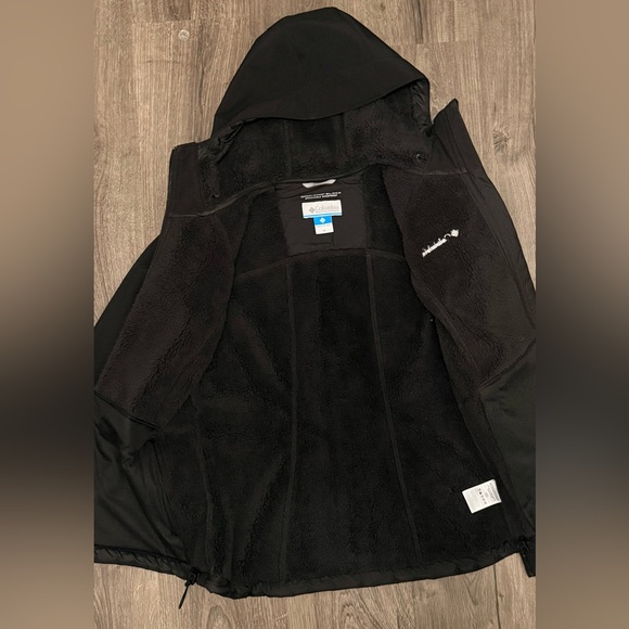Columbia Women's Black Hooded Ski Jacket - Picture 2 of 4